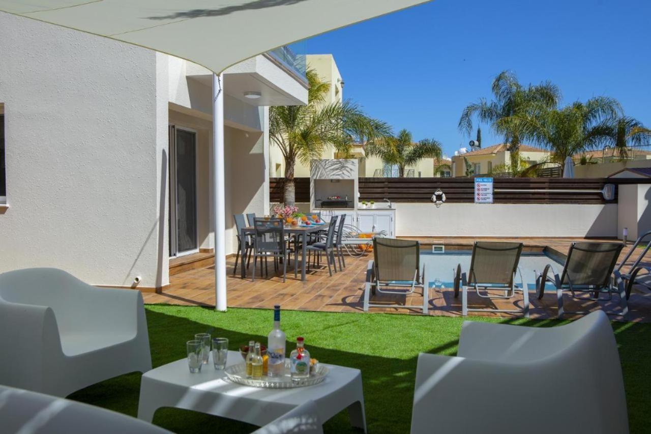 Tsokkos Family Villa - Pool Garden 2' Walk To Beach Protaras Exterior photo
